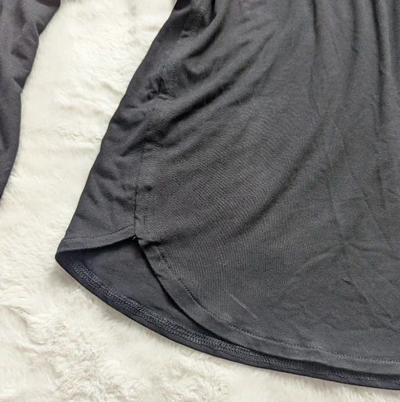 *2 For $20*  NWOT Reitmans R Essentials V Neck Top - Picture 7 of 8